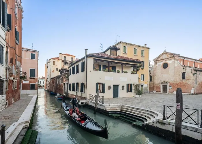 Garden Mansion With Private Mooring R&R